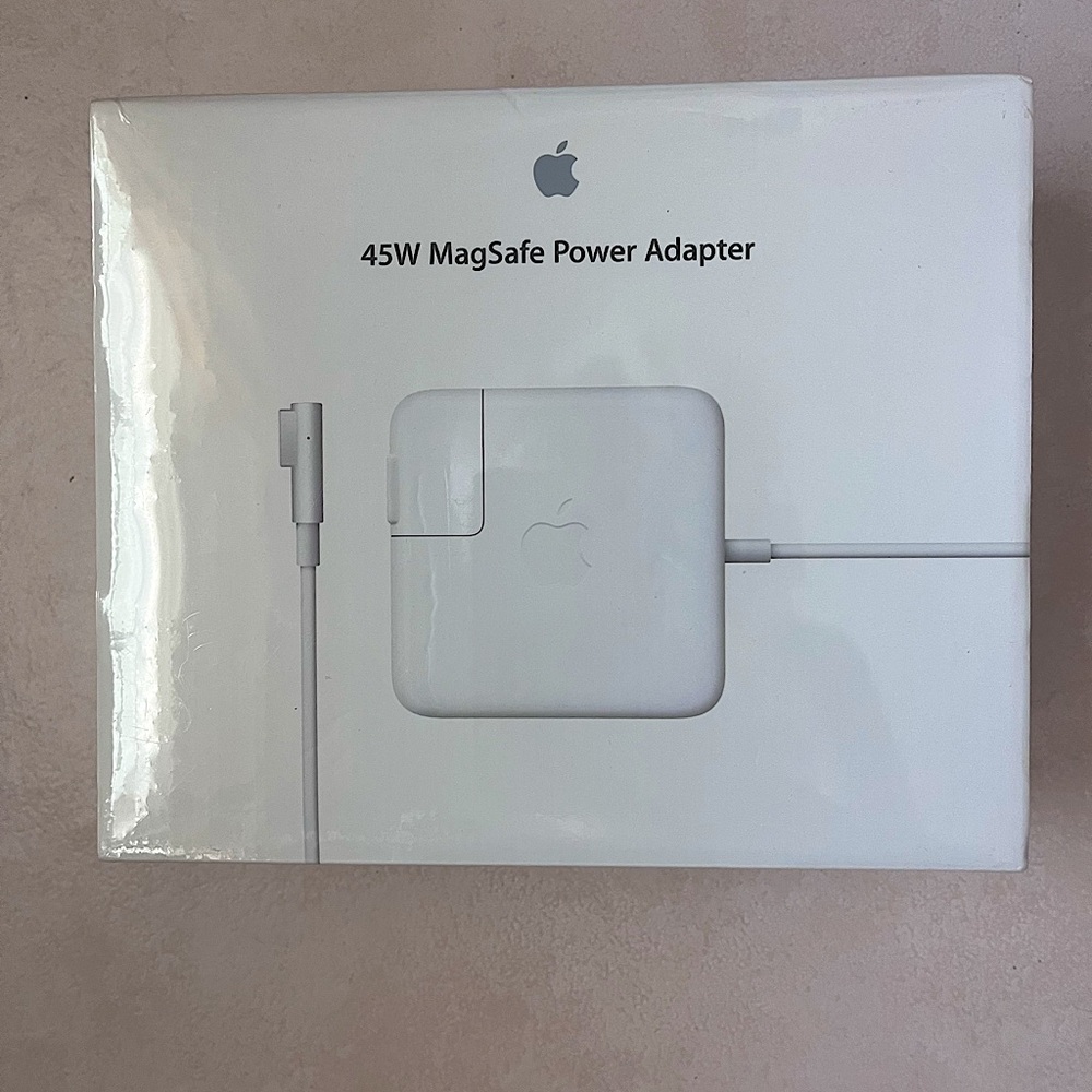Apple 45W MagSafe Power Adapter magnetic DC connector
